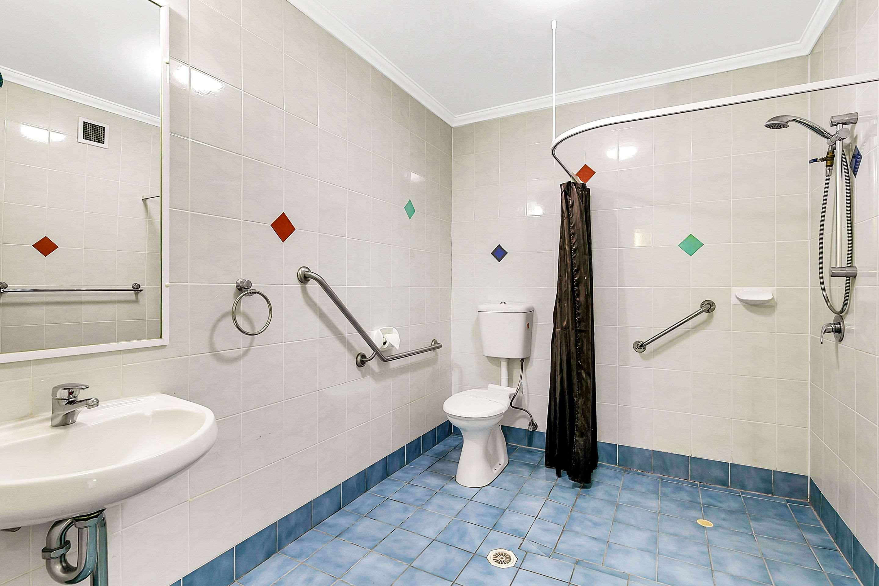 Comfort Hotel Pacific Кливленд Экстерьер фото