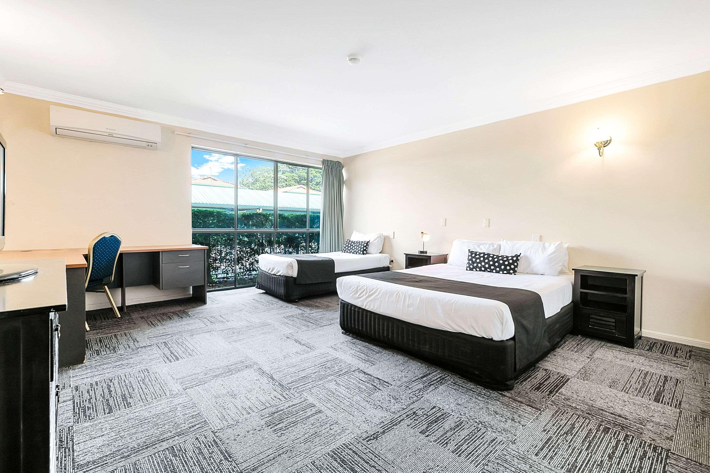 Comfort Hotel Pacific Кливленд Экстерьер фото