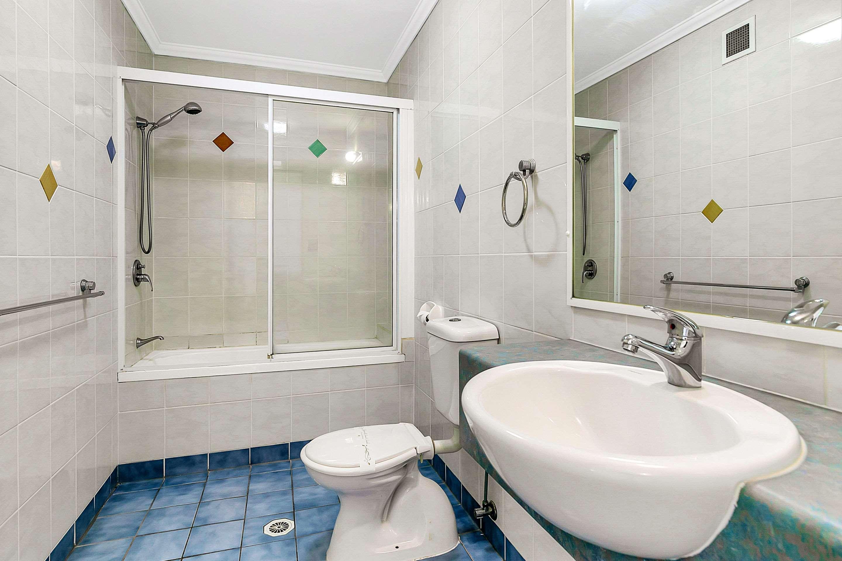 Comfort Hotel Pacific Кливленд Экстерьер фото