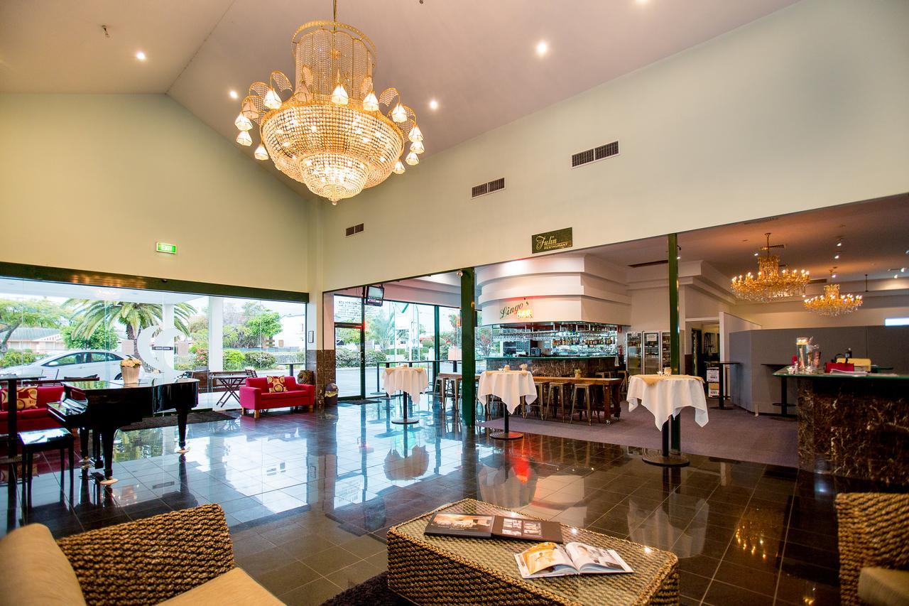 Comfort Hotel Pacific Кливленд Экстерьер фото