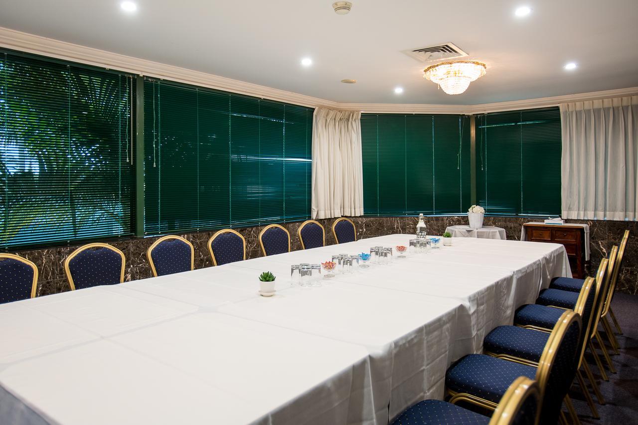 Comfort Hotel Pacific Кливленд Экстерьер фото