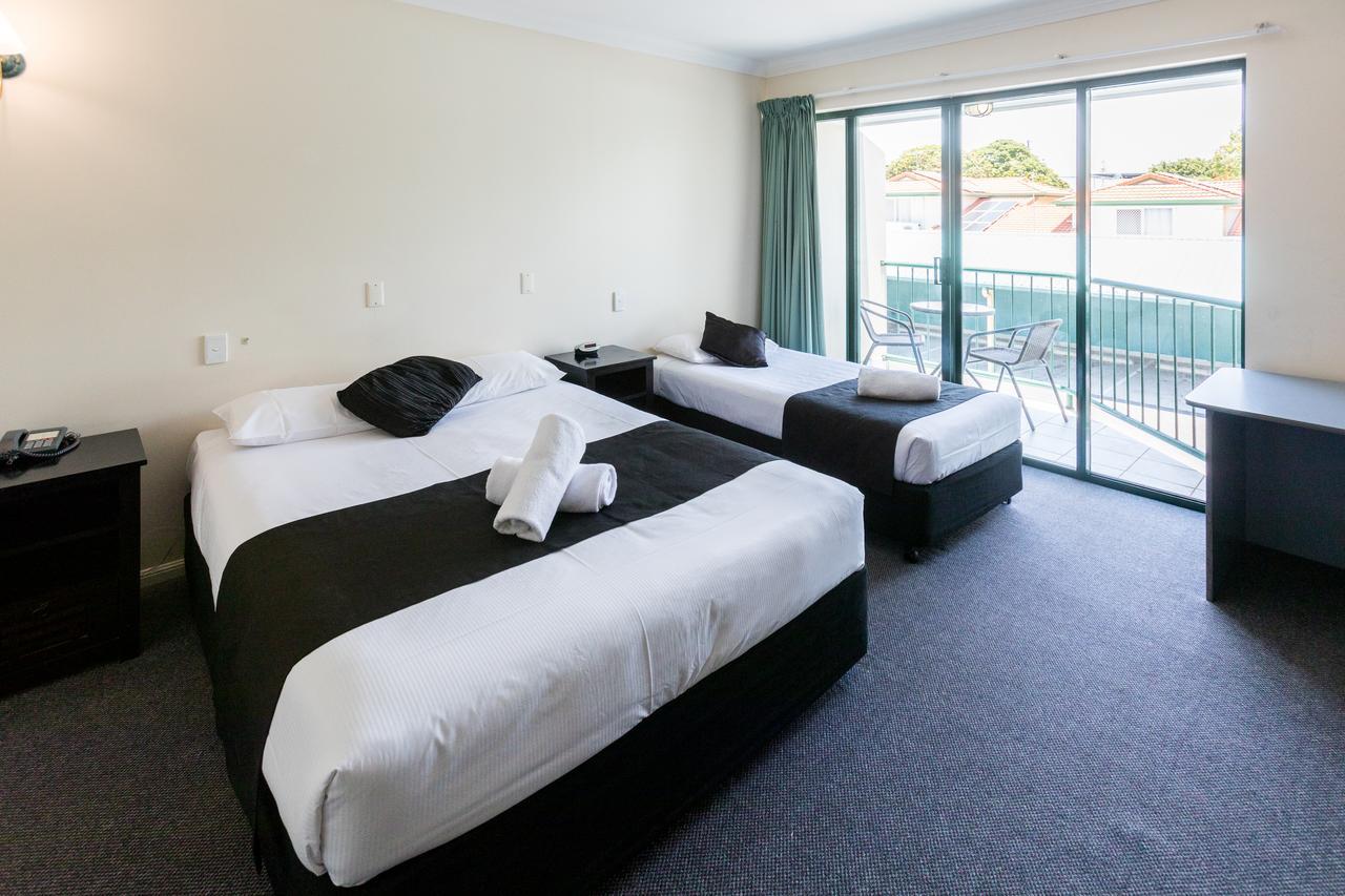 Comfort Hotel Pacific Кливленд Экстерьер фото
