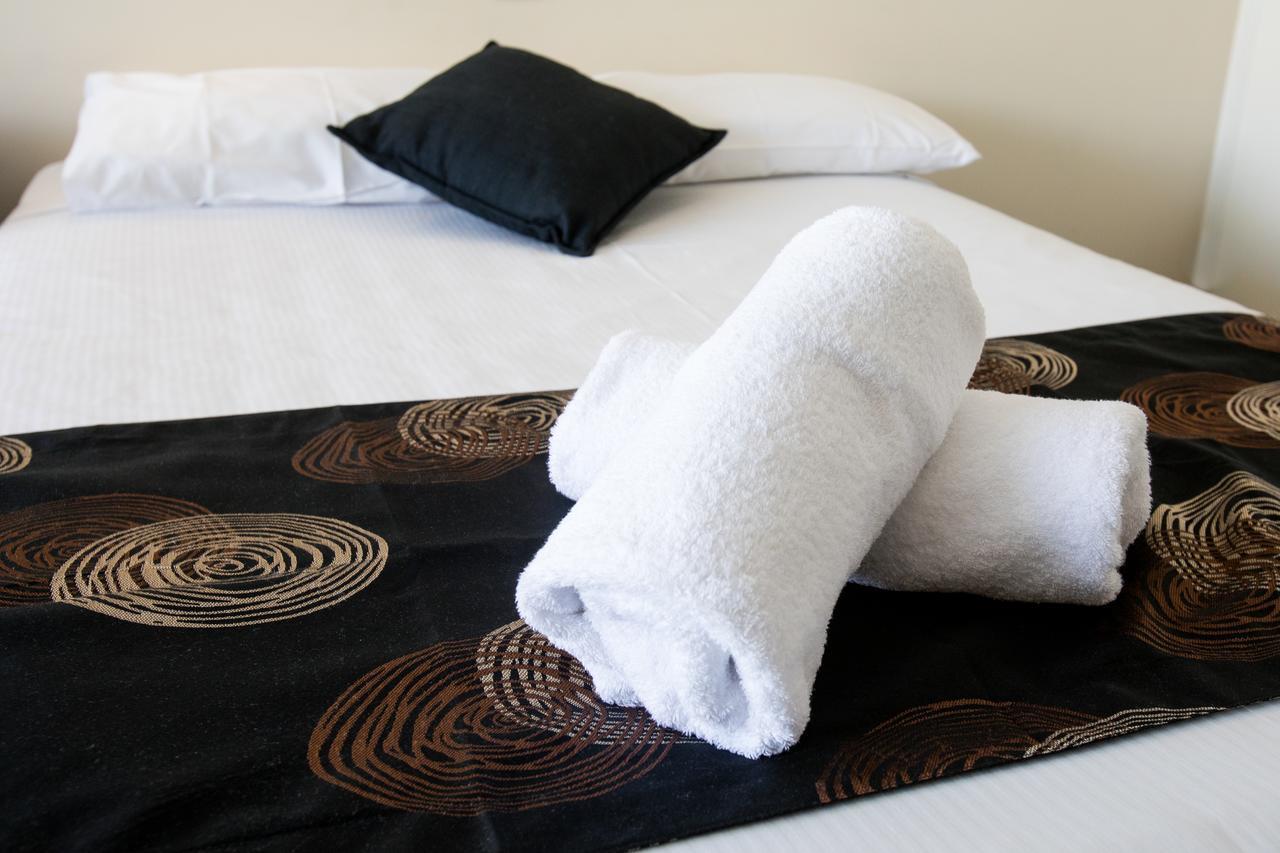 Comfort Hotel Pacific Кливленд Экстерьер фото
