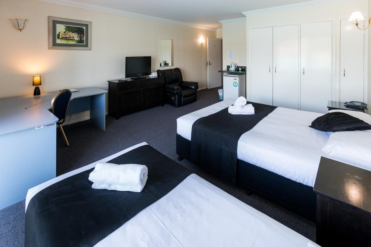 Comfort Hotel Pacific Кливленд Экстерьер фото