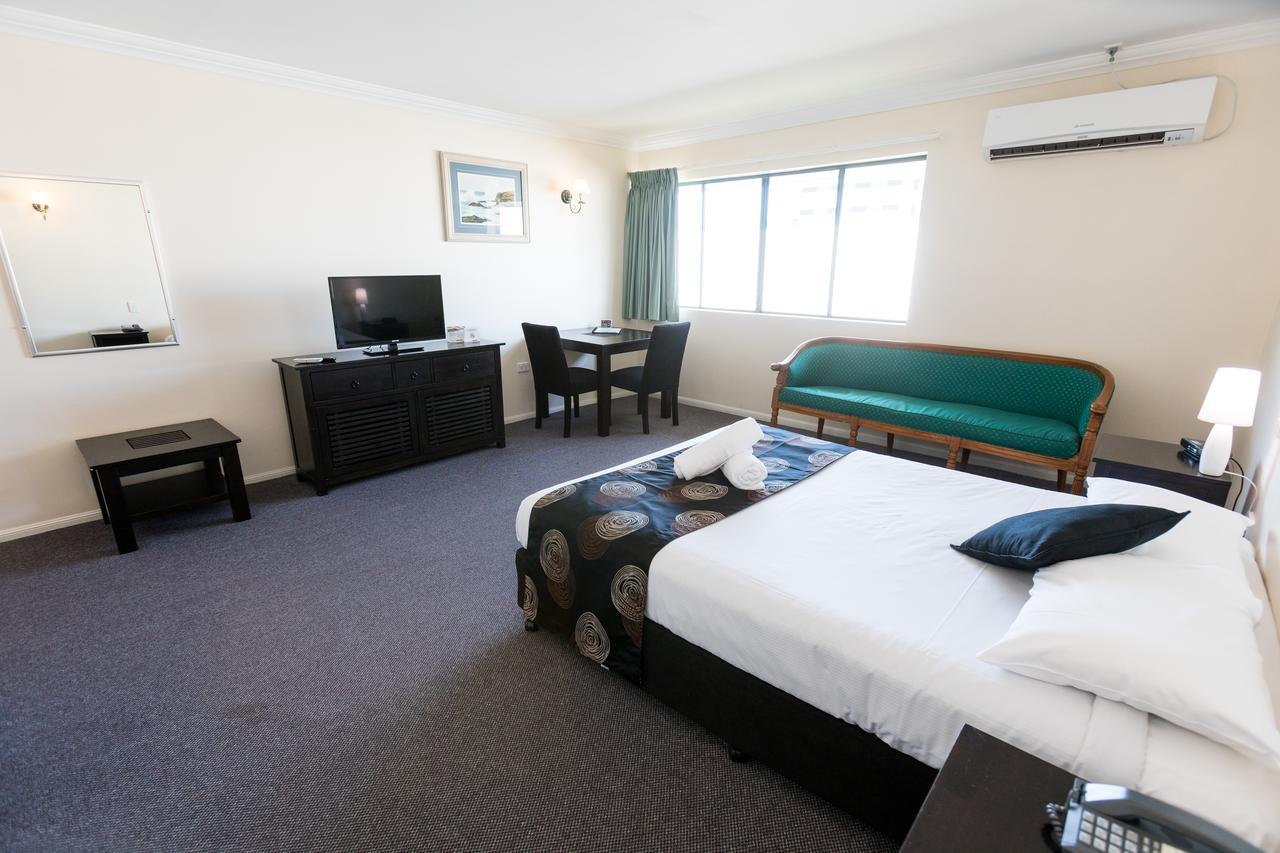 Comfort Hotel Pacific Кливленд Экстерьер фото