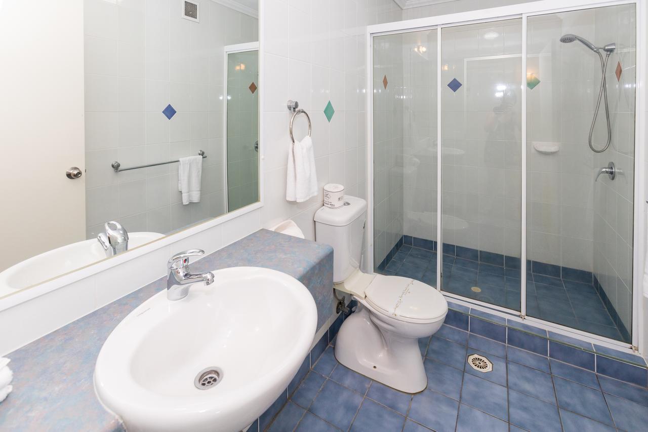 Comfort Hotel Pacific Кливленд Экстерьер фото