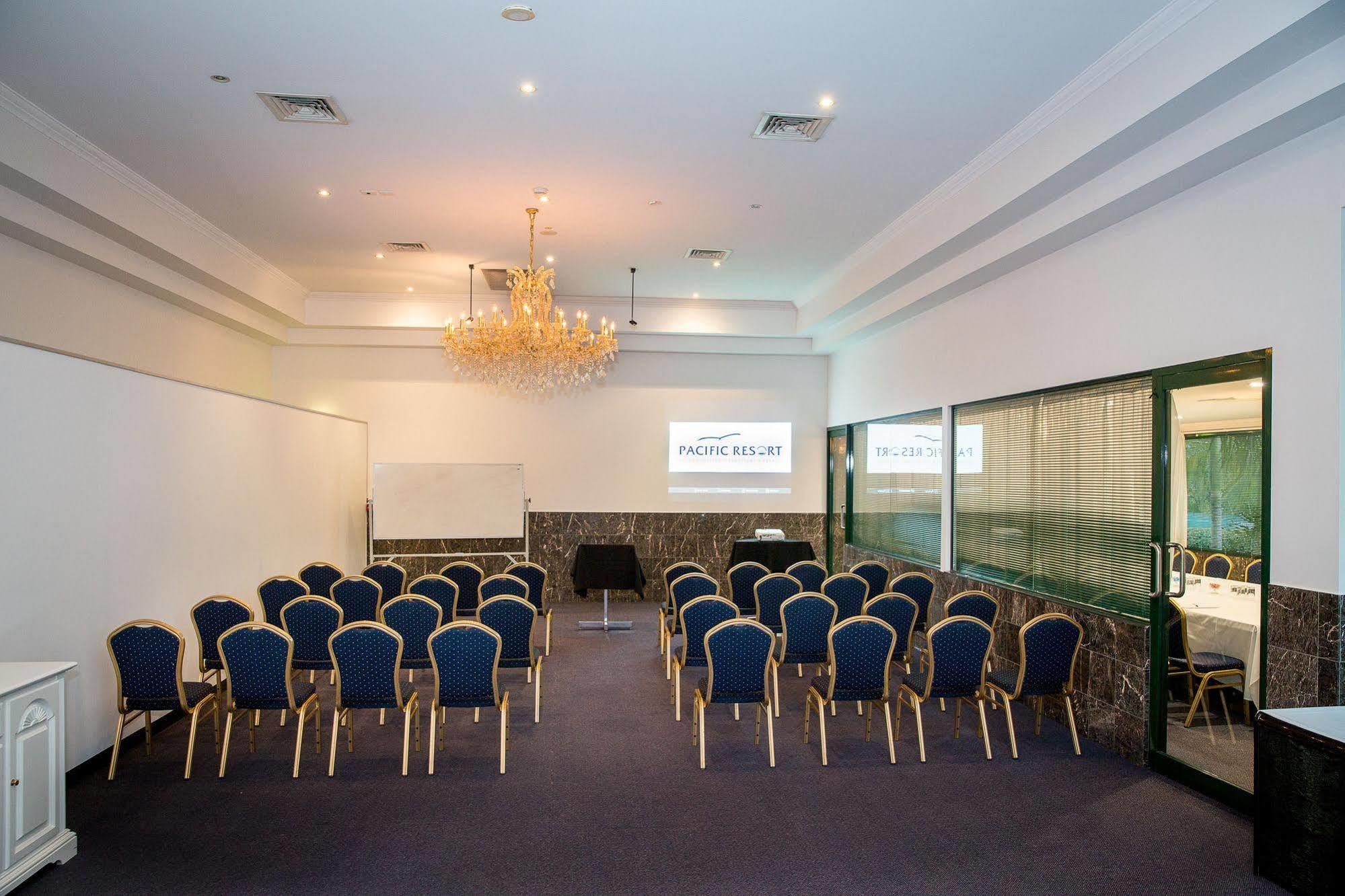 Comfort Hotel Pacific Кливленд Экстерьер фото