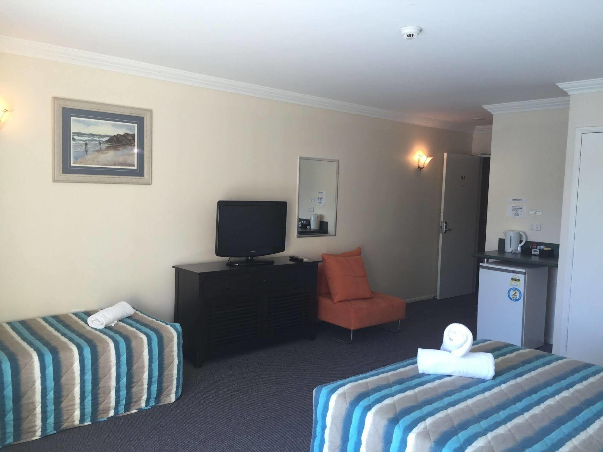 Comfort Hotel Pacific Кливленд Экстерьер фото