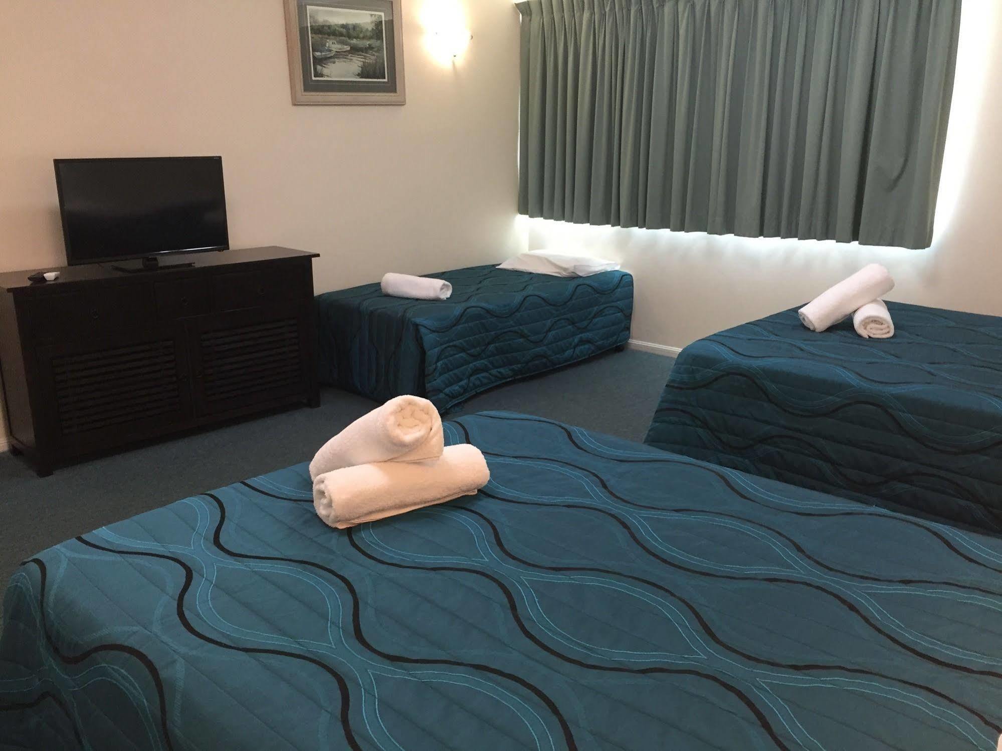 Comfort Hotel Pacific Кливленд Экстерьер фото