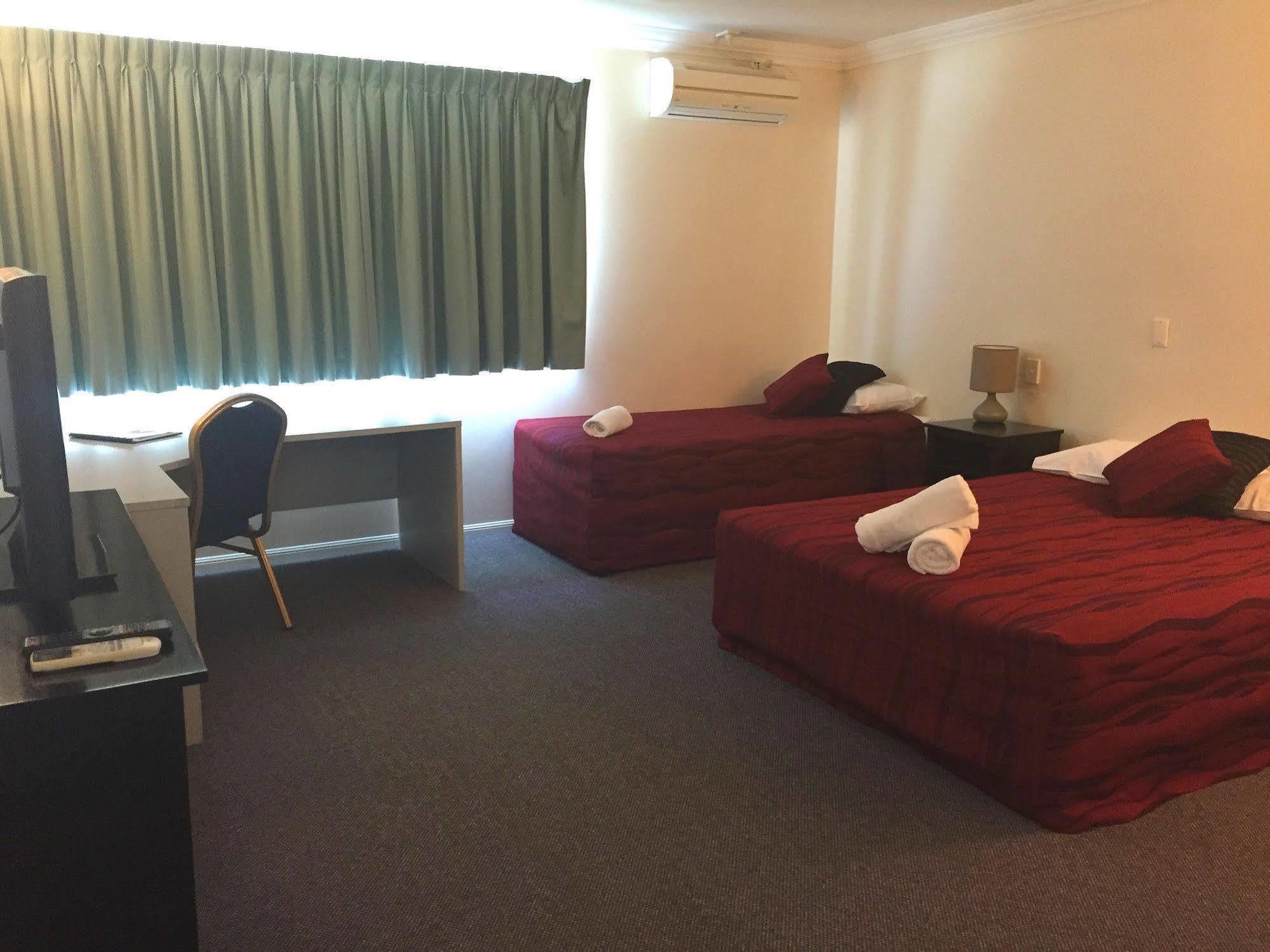 Comfort Hotel Pacific Кливленд Экстерьер фото