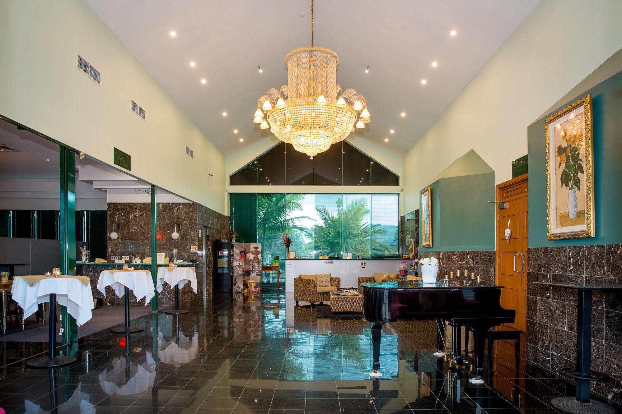 Comfort Hotel Pacific Кливленд Экстерьер фото